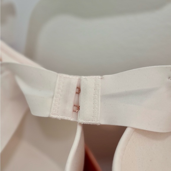 ⭐️NWT - Danskin Women's Marble Pink and White Bra - Picture 5 of 7